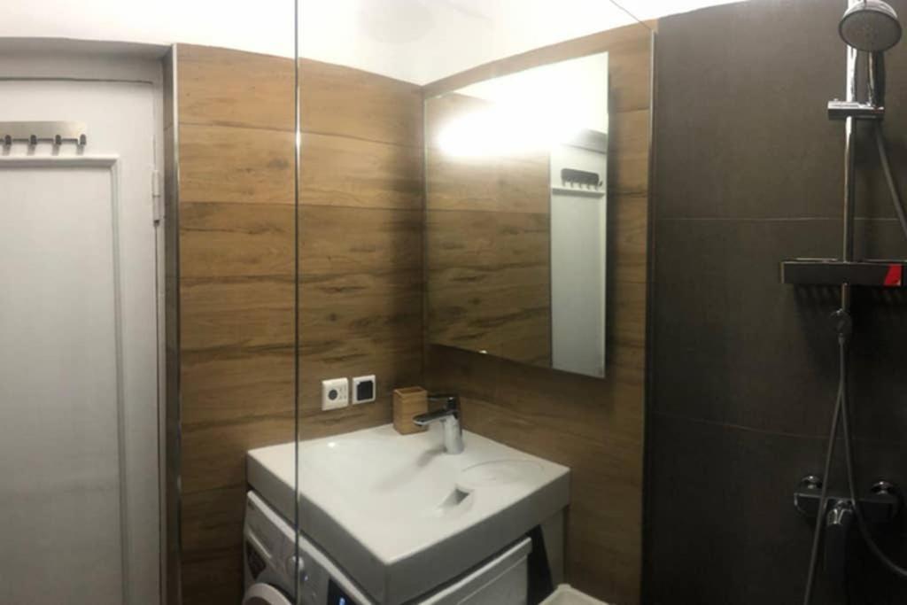 New Comfortable Apartment Nearby Promenade In 5 Minutes From Old Town Of Riga. 外观 照片